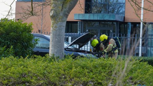2026_03_16-Rookontwikkeling_bij_hybride_auto_aan_Schatbeurderlaan_in_Weert-2