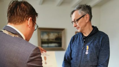 2026_04_24-Jac-Coopmans-69-jaar-ontvangt-Koninklijke-onderscheiding-in-gemeente-Peel-en-Maas