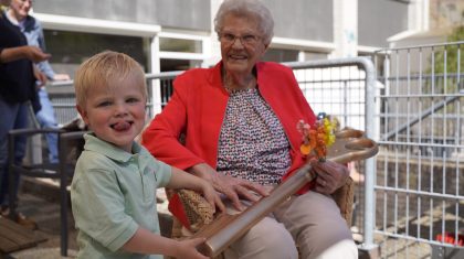 2026_04_30-Jong-en-oud-openen-samen-nieuw-kinderdagverblijf-Natureluur-bij-zorgcentrum-St-Elisabeth8