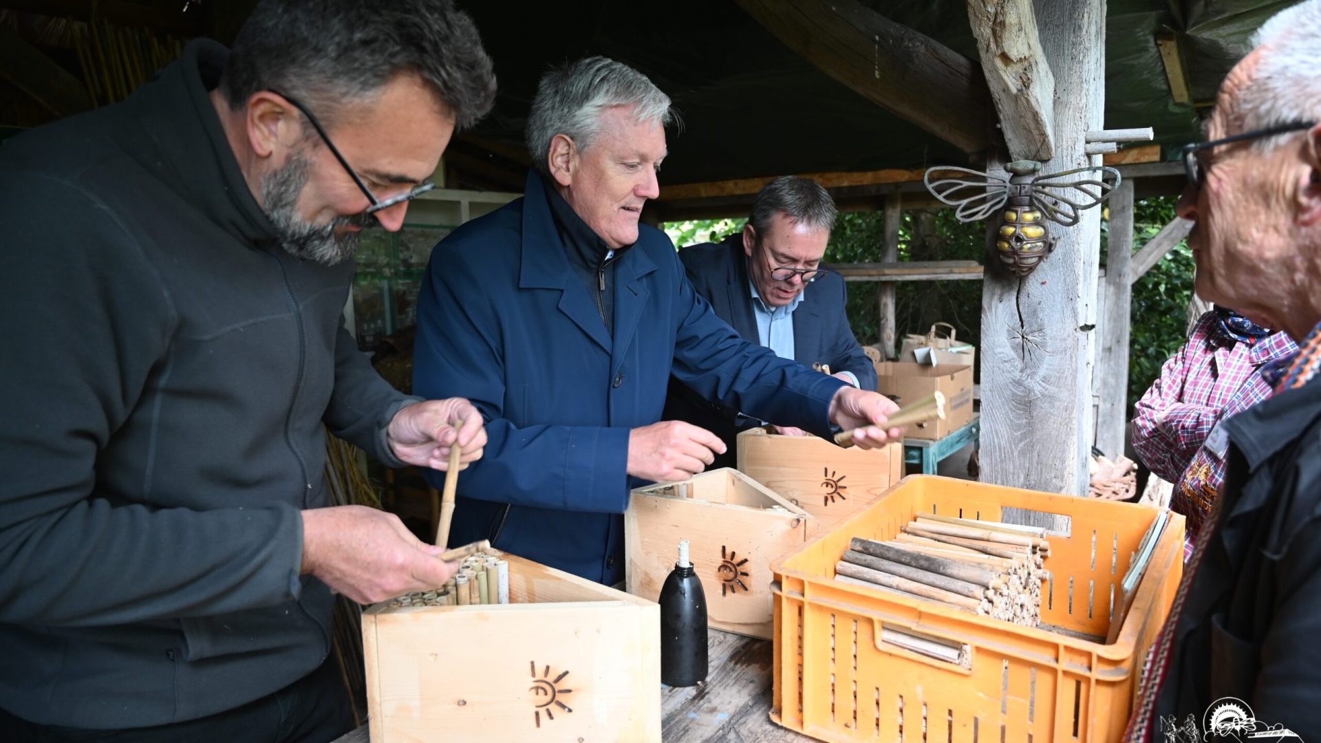 2026_05-27-Burgemeesters_aan_de_slag_op_Eynderhoof-5