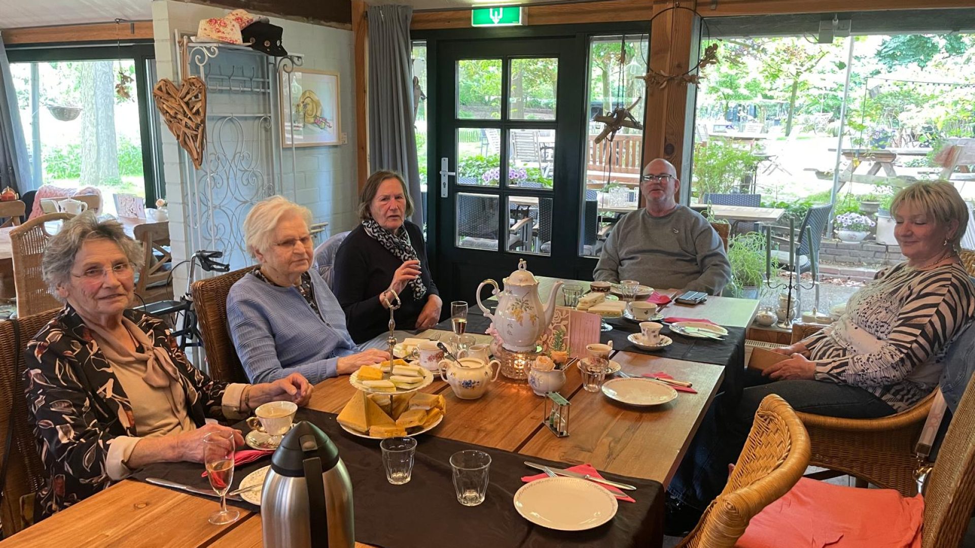 2026_05_12-Gezellige_high_tea_voor_deelnemers_van_de_Tref3