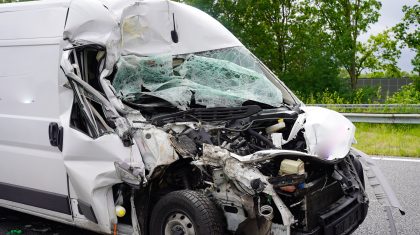 2026_05_13-Busje_botst_achter_op_vrachtwagen_op_de_A2-8