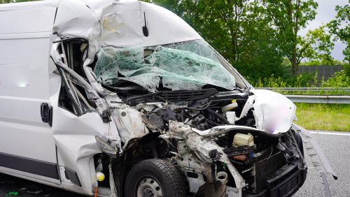 2026_05_13-Busje_botst_achter_op_vrachtwagen_op_de_A2-8