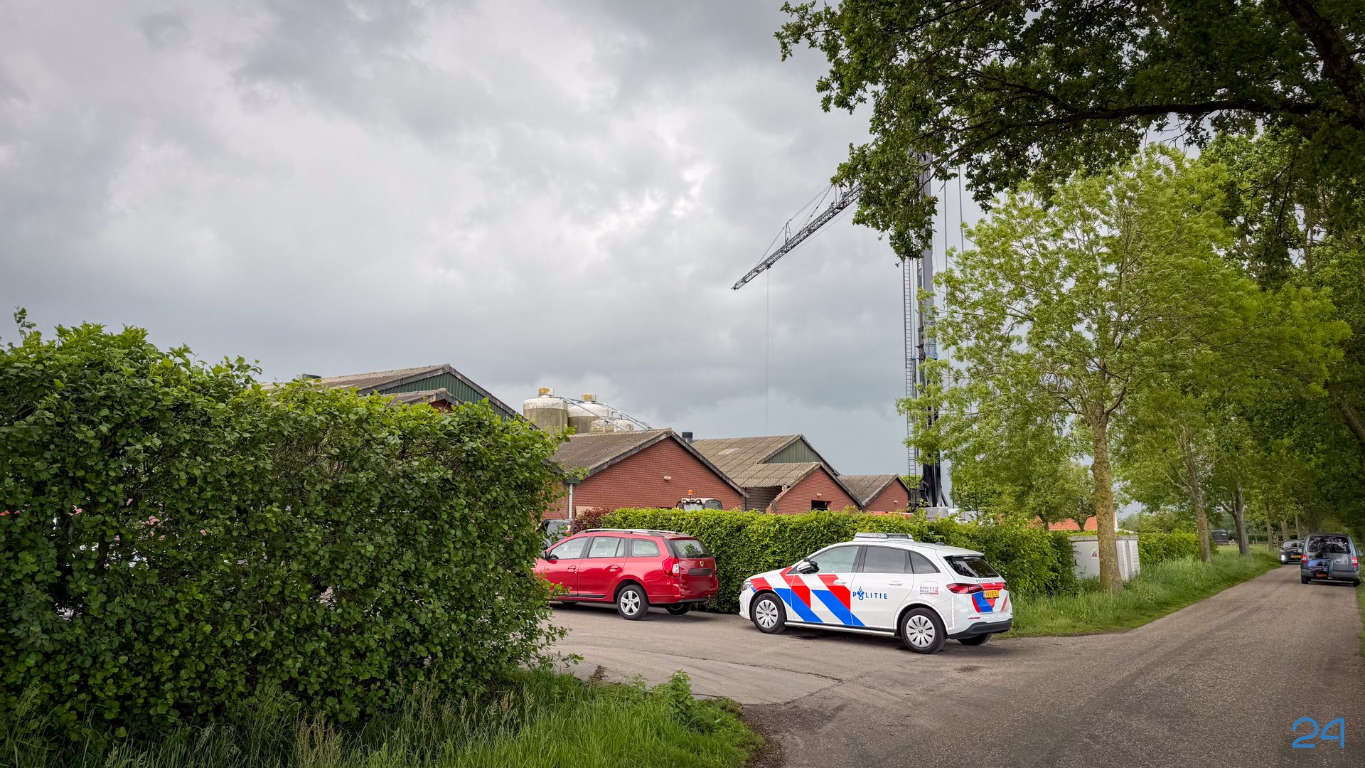 2026_05_13-Jonge-zakt-door-dak-tijdens-werkzaamheden-en-raakt-zwaar-gewond-1