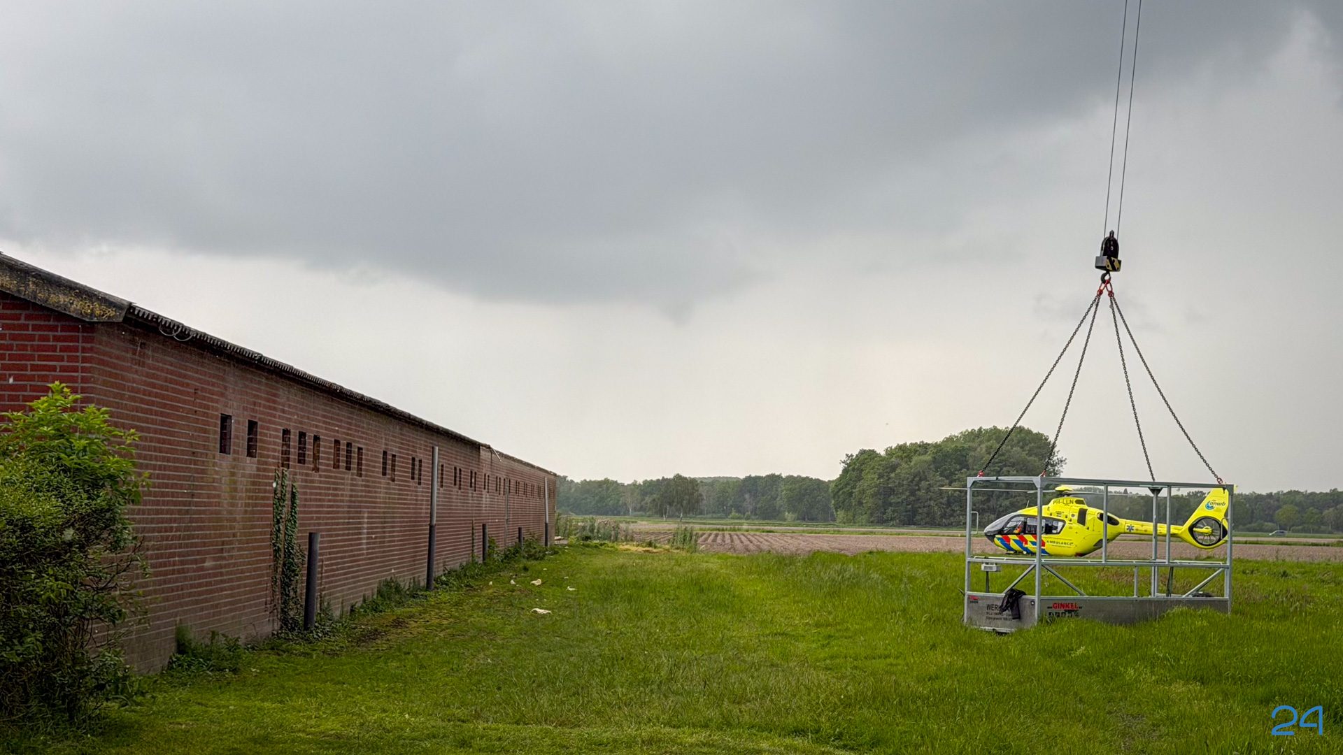 2026_05_13-Jonge-zakt-door-dak-tijdens-werkzaamheden-en-raakt-zwaar-gewond-2