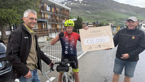 2026_06_03-Chris_Salimans_bereikt_Alpe_dHuez_na_monstertocht_van_rum_1000_kilometer