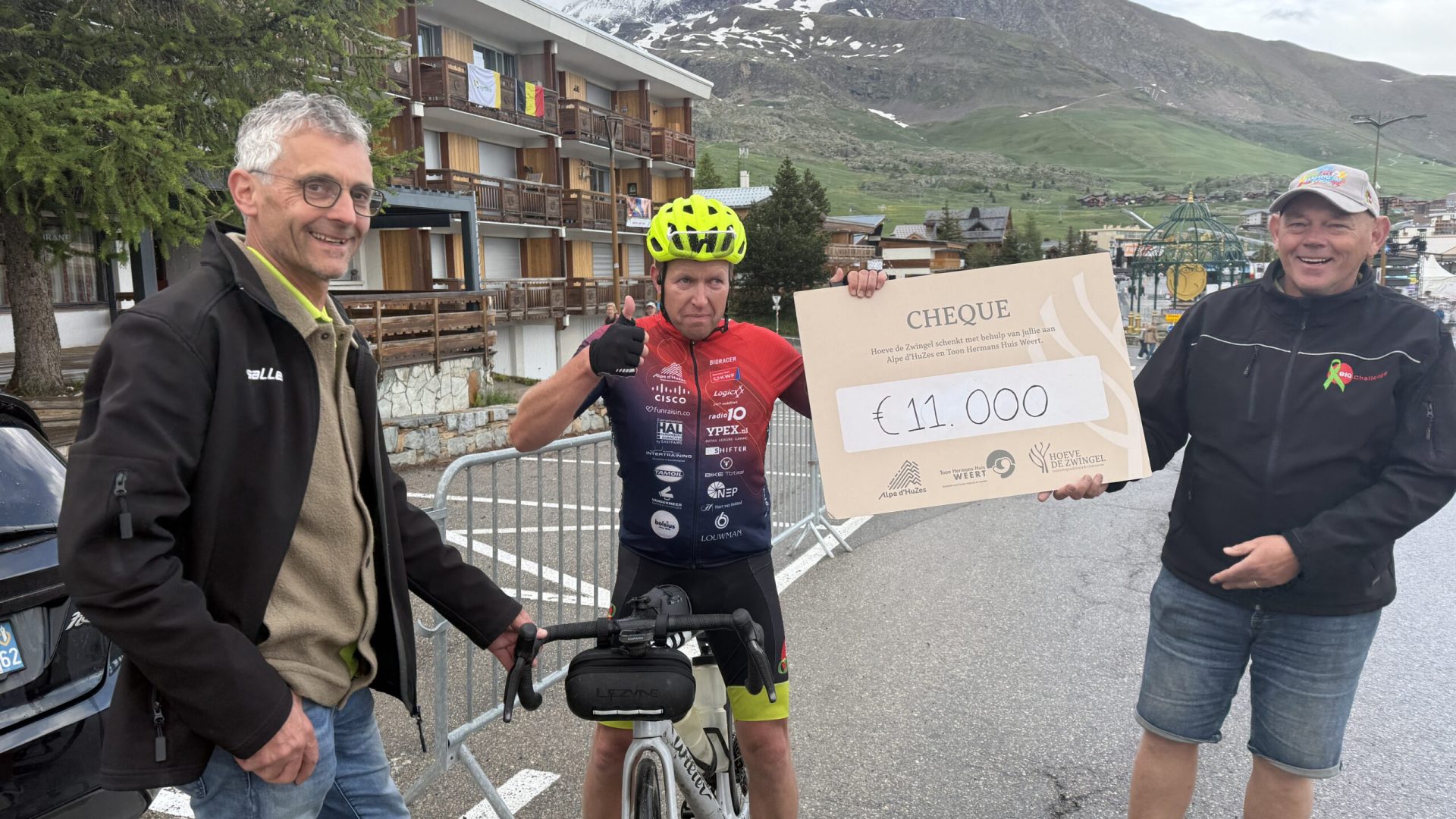 2026_06_03-Chris_Salimans_bereikt_Alpe_dHuez_na_monstertocht_van_rum_1000_kilometer