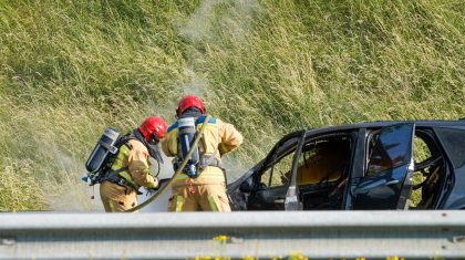 2026_06_14-Auto_volledig_uitgebrand_op_A2_bij_Weert-3