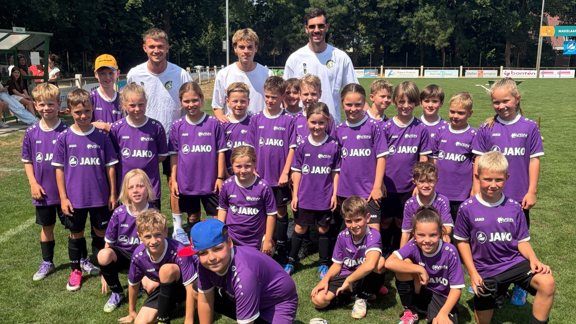 2026_06_24-Teamfotos_VSN_voetbaldagen_met_spelers_Fortuna_Sittard-6