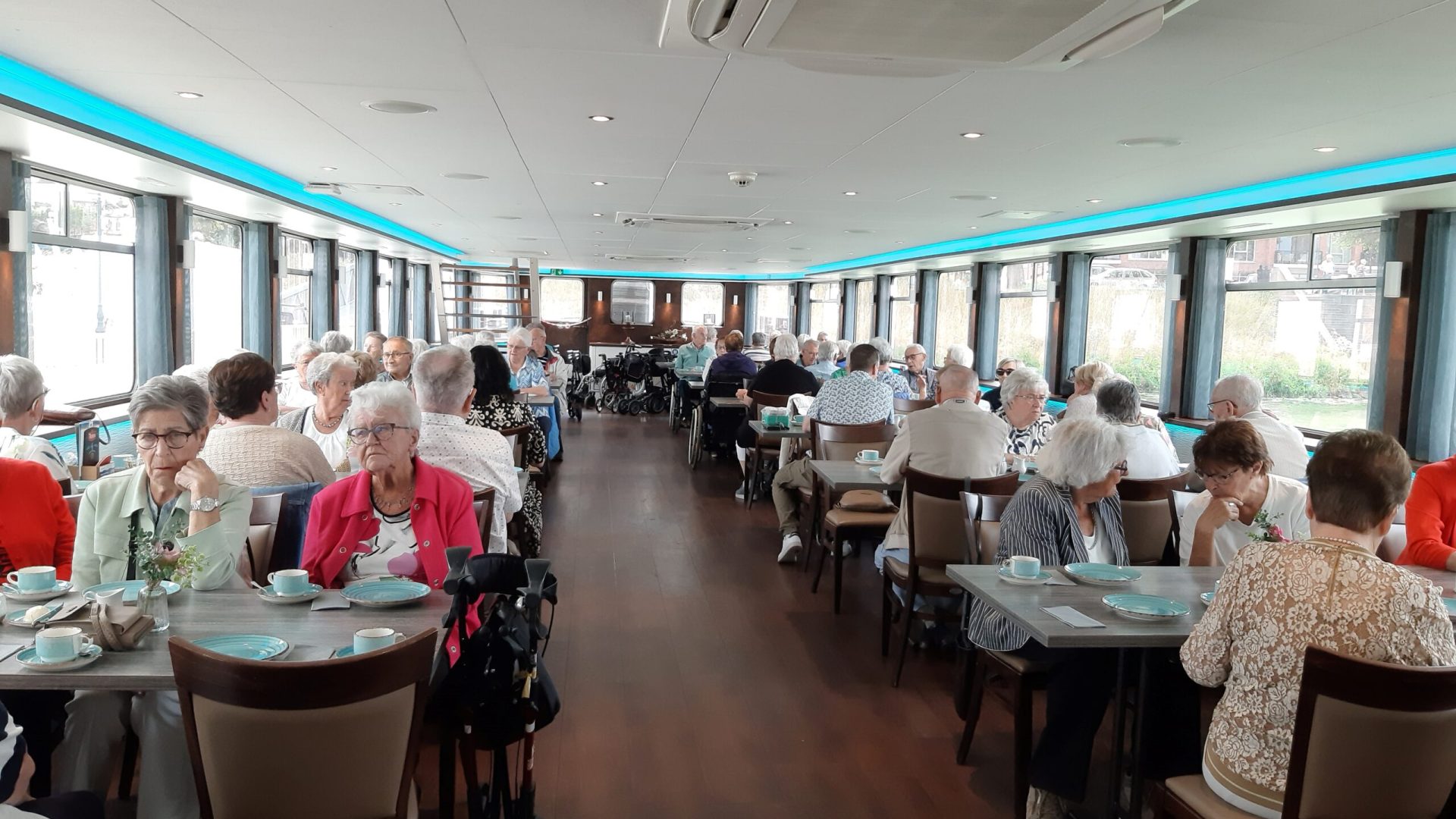 2026_06_24-Zonnebloem_Nederweert_geniet_van_een_dagje_varen_over_de_Maasplassen-1