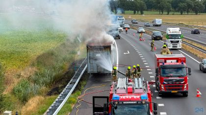 2026_08_06-Vrachtwagen_vat_vlam_op_A2_bij_Weert-5