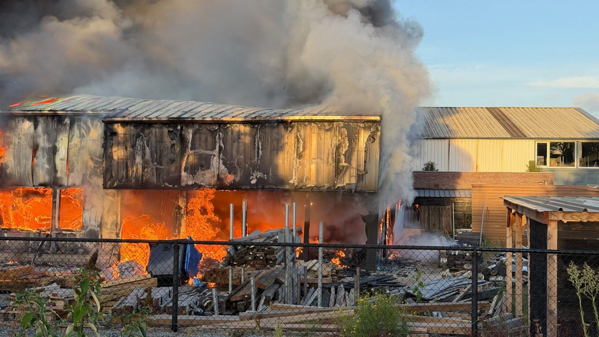 2026_09_18-Grote_brand_bij_Raco_Hekwerken-5