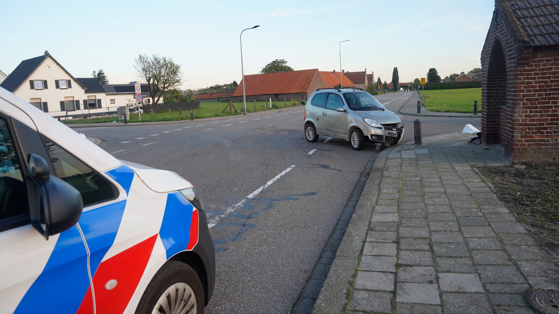 2026_10_12-Brommobiel_botst_met_auto_in_Nederweert-Eind-1