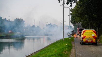 2026_10_20-Elektrisch_busje_vat_vlam_aan_Kanaaldijk_Nederweert-3