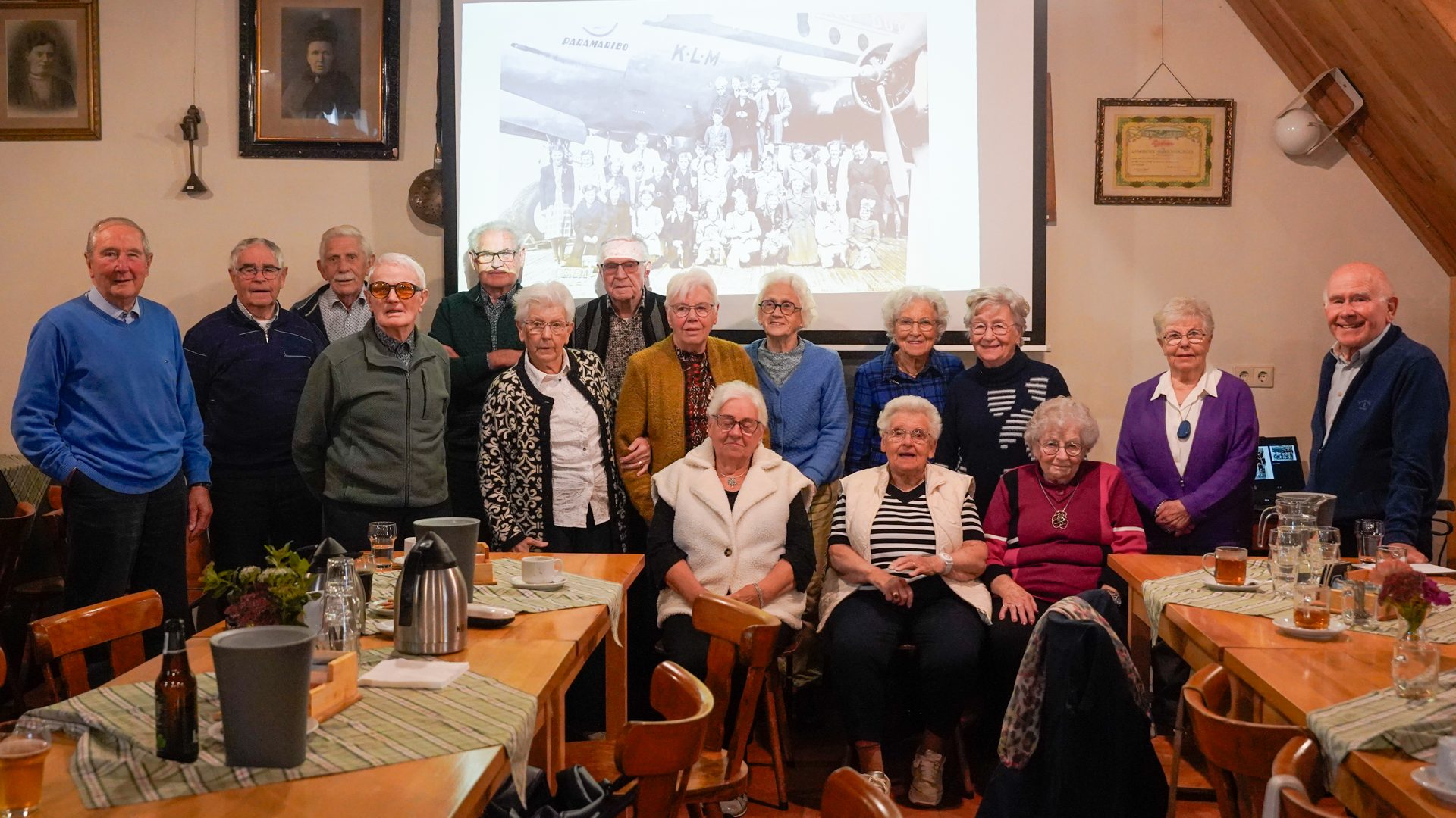 2026_10_27-Oud-klasgenoten_na_tientallen_jaren_herenigd_in_Nederweert-Eind-2