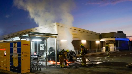 25-10-02-Autobrand_Parkeerplaats_Weert-6