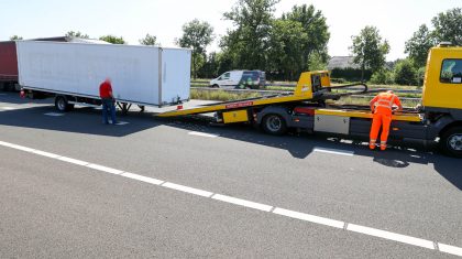 Aanhanger-schiet-los-A2-Weert-3