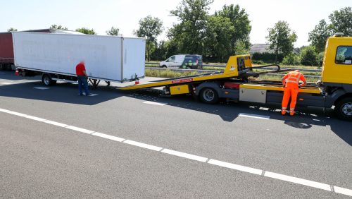 Aanhanger-schiet-los-A2-Weert-3