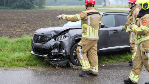 Aanrijding-kop-staart-botsing-Maaseikerweg-N292-Weert-Stramproy-4