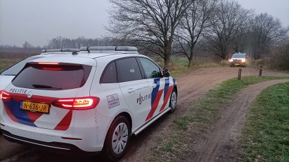 Achtervolging-in-Ospeldijk-bestuurder-vlucht-de-Peel-in2 Achtervolging-in-Ospeldijk-bestuurder-vlucht-de-Peel-in2