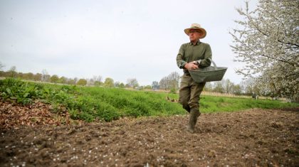 Akker-inzaaien-Bij-zzzaak-Nederweert-3072