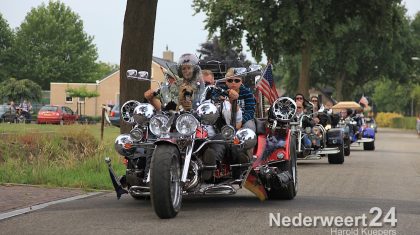 Trikes van All 3 Wheels vertrekken vanaf Manege De Kraal Budschop voor hun jaarlijkse toertocht door midden-limburg