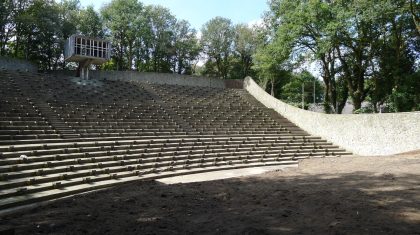 Amfitheater-met-regietoren-als-onderdeel-van-complex-De-Lichtenberg-IJzerenmanweg-15