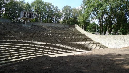 Amfitheater-met-regietoren-als-onderdeel-van-complex-De-Lichtenberg-IJzerenmanweg-15
