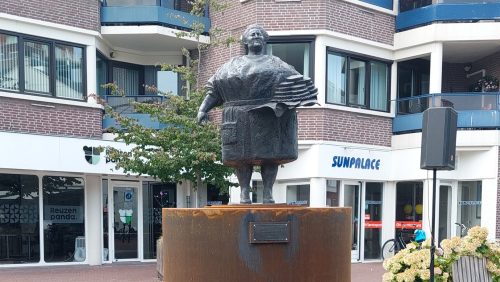 Antje-is-terug-van-haar-reis-onthulling-kunstwerk-