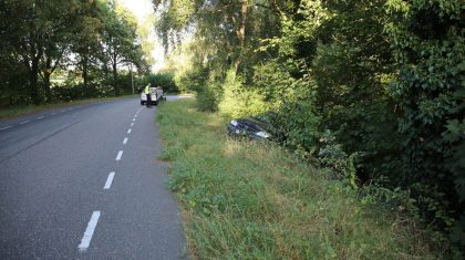 Auto-in-de-berm-Hushoven-3