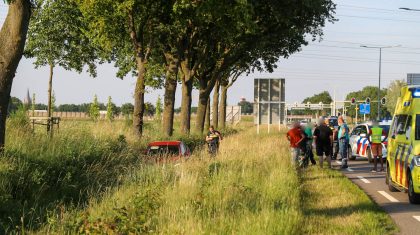 Auto-in-de-sloot-Ringbaan-Noord-Weert-1