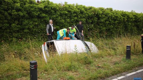 Auto-in-sloot-Randweg-Zuid