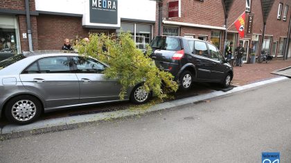 Auto-op-auto-Paulus-Holtenstraat-Nederweert-6824