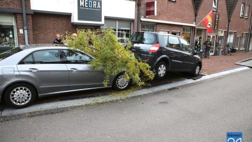 Auto-op-auto-Paulus-Holtenstraat-Nederweert-6824