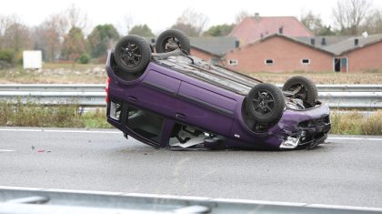 Auto-op-de-kop-A2-bij-Nederweert-8