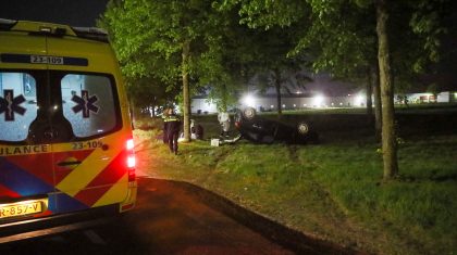 Auto-op-de-kop-Edisonlaan-Kampershoek-Weert-2 Auto-op-de-kop-Edisonlaan-Kampershoek-Weert-2