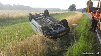 Auto-op-de-kop-Houtsberg-3290