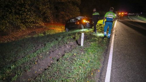 Auto-over-de-kop-Houtsberg-Nederweert-Eind-4