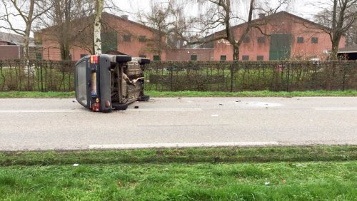 Auto-over-de-kop-Weverstraat-Hunsel-5