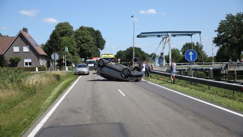 Auto-over-kop-Venloseweg-N275001