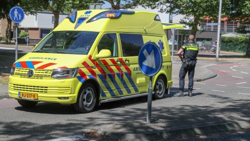 Auto-rijdt-door-na-aanrijding-Maaseikerweg-1