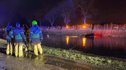 Auto-rijdt-in-Noordervaart-Nederweert