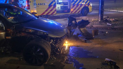 Auto-tegen-lantaarnpaal-Ittervoorterweg-N280-2