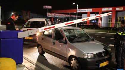 Auto-tegen-slagboom-Kampershoek-Weert-1 Auto-tegen-slagboom-Kampershoek-Weert-1