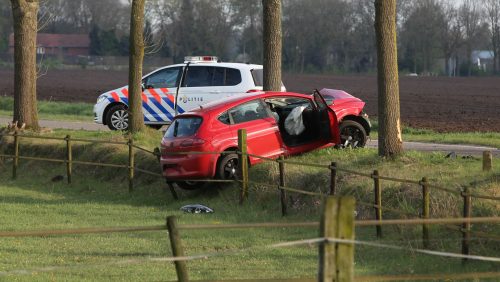 Auto-uit-de-bocht-Diesterbaan-Weert-1-2