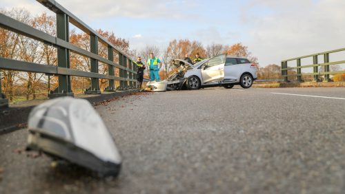 Auto-uit-de-bocht-Kraan-Nederweert-Weert-2