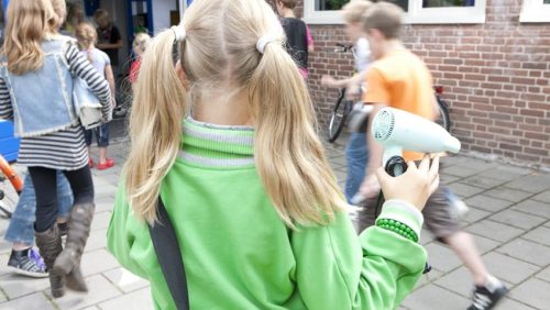 Basisschool-De-Schrank-zamelt-afgedankte-apparaten-in