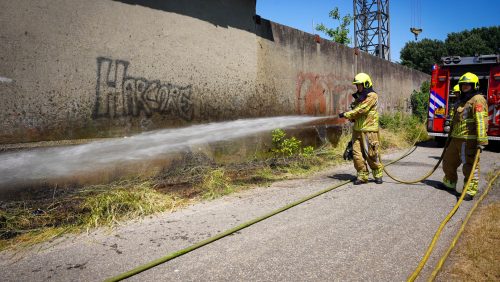 Bermbrand-aan-Scheepsbouwkade-in-Weert-2