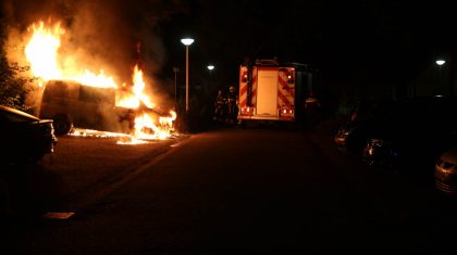 Bestelbus-volledig-uitgebrand-Boshoven-Weert-2