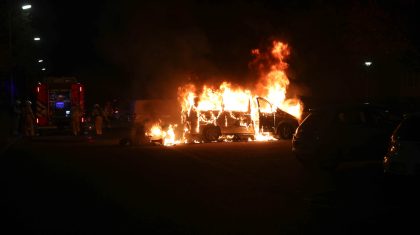 Bestelbus-volledig-uitgebrand-in-Weert-1 Bestelbus-volledig-uitgebrand-in-Weert-1